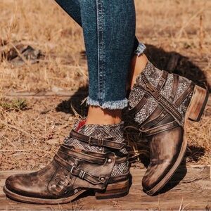 Freebird Belfast Black multi Snakeskin size 9 EUC